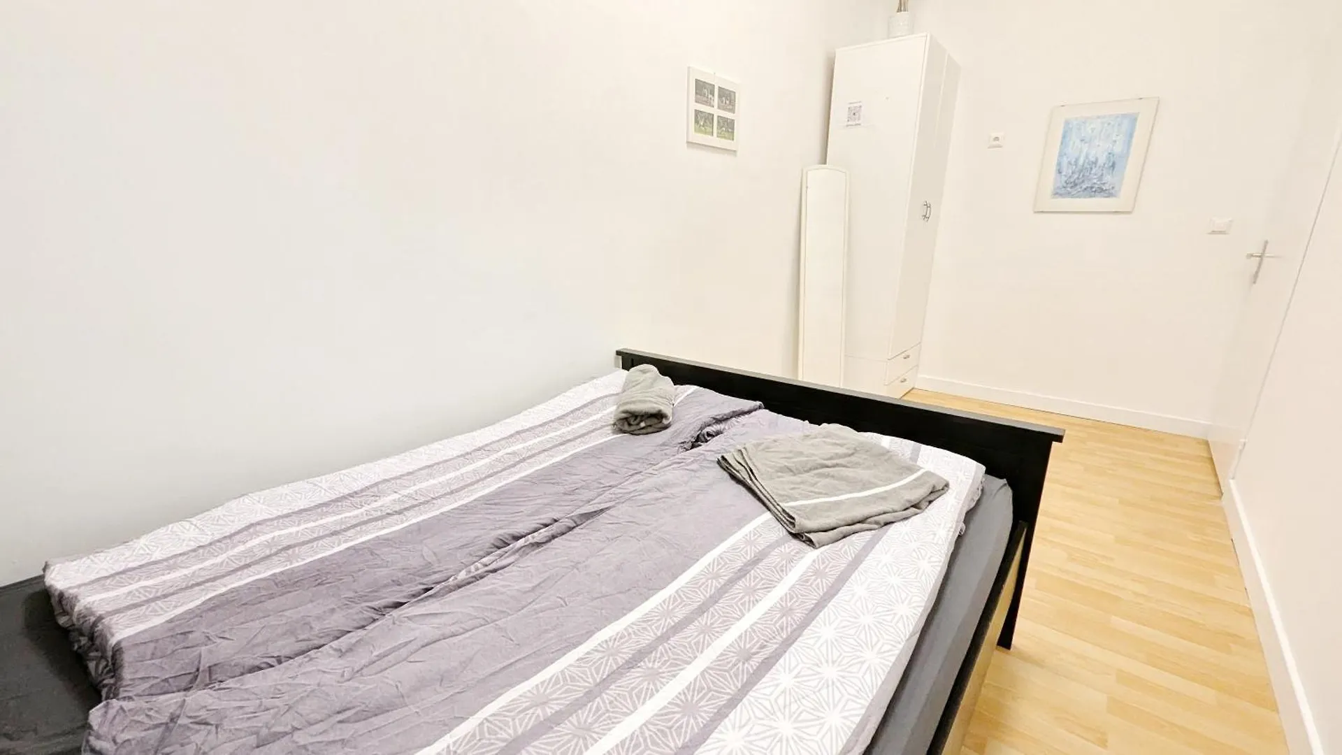 Comfortable Rooms In Lugner City Area Vienna Austria
