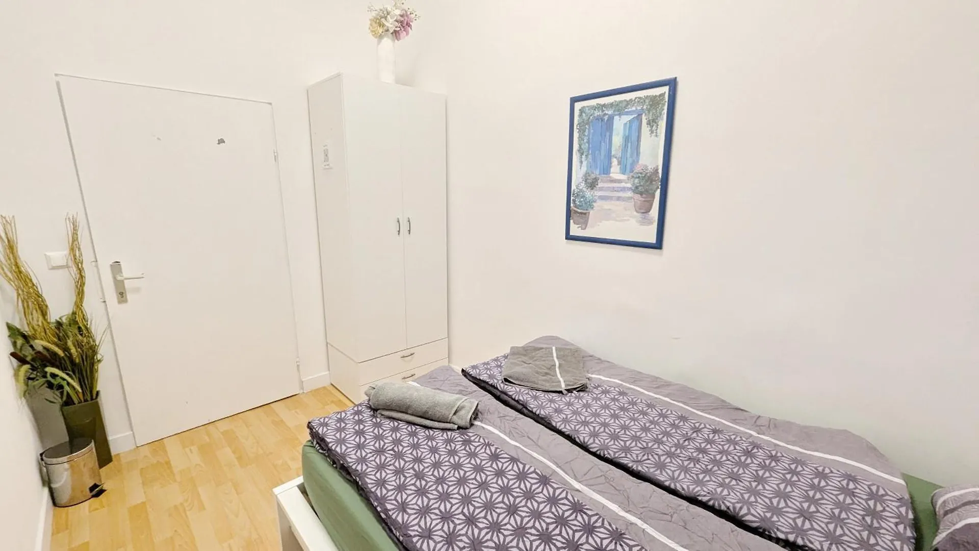 Comfortable Rooms In Lugner City Area Vienna Austria