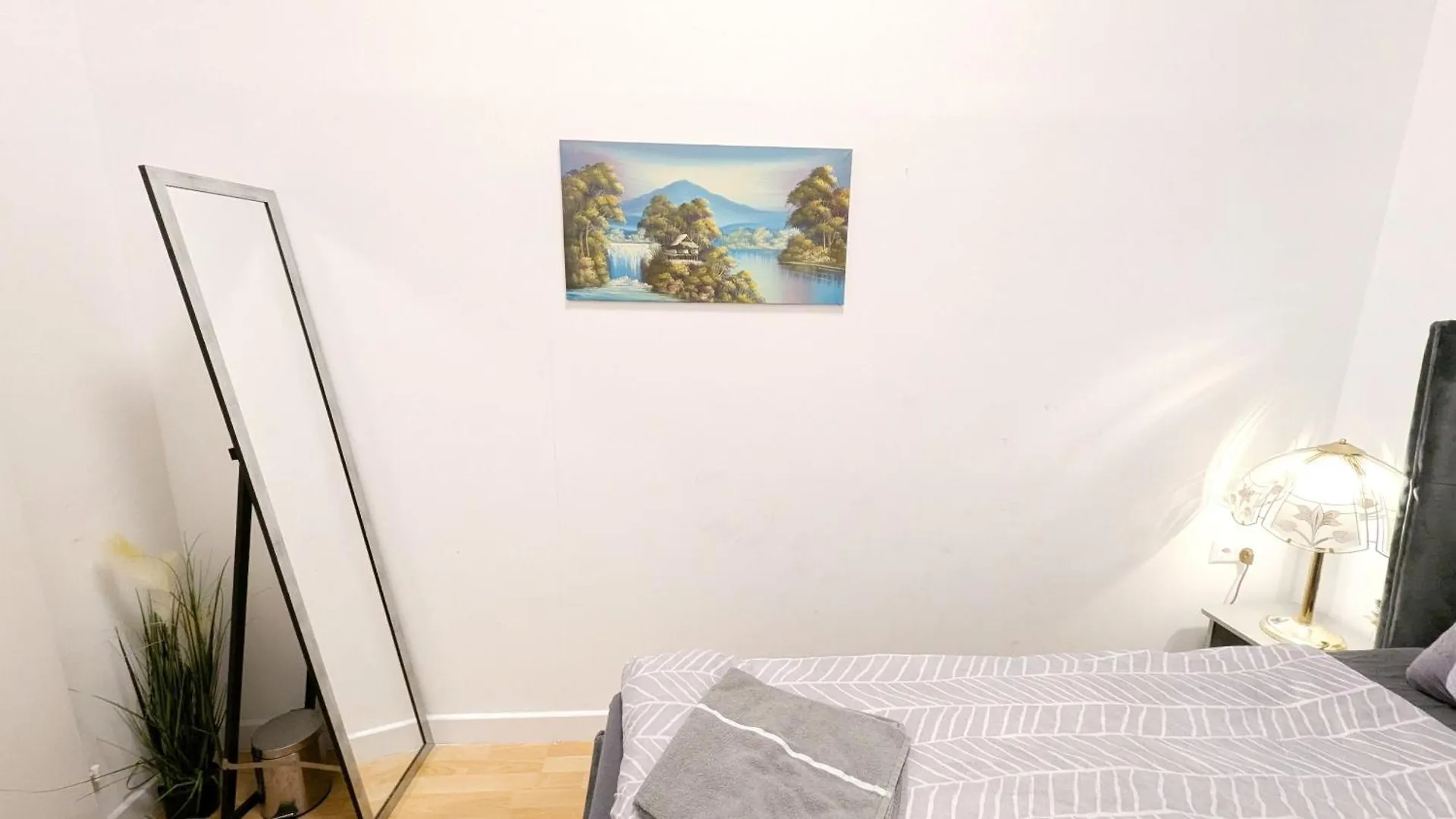 Comfortable Rooms In Lugner City Area Vienna Homestay