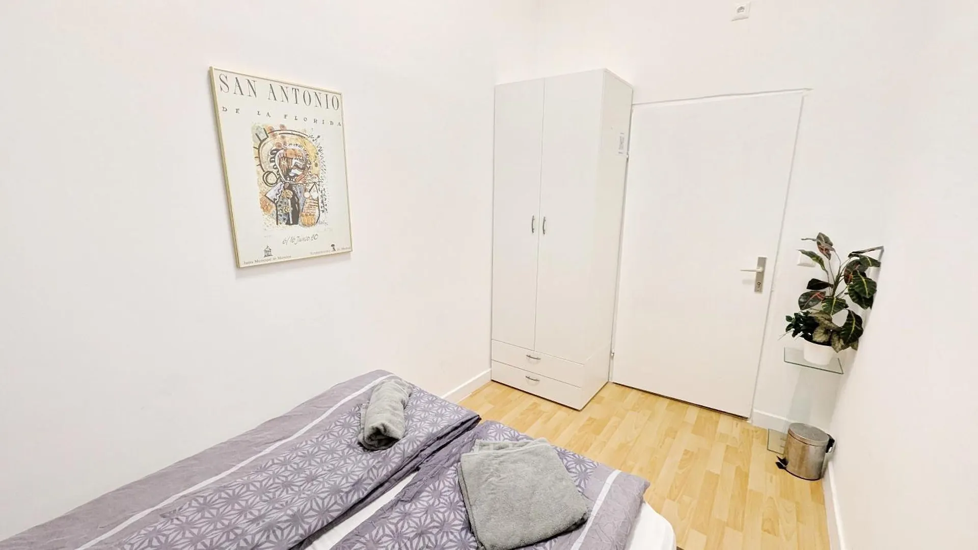 Comfortable Rooms In Lugner City Area Vienna 0*,  Austria