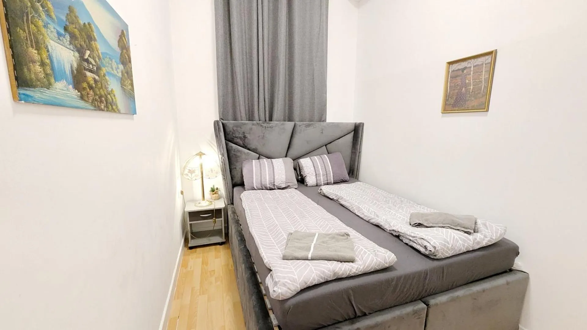 Comfortable Rooms In Lugner City Area Vienna Austria