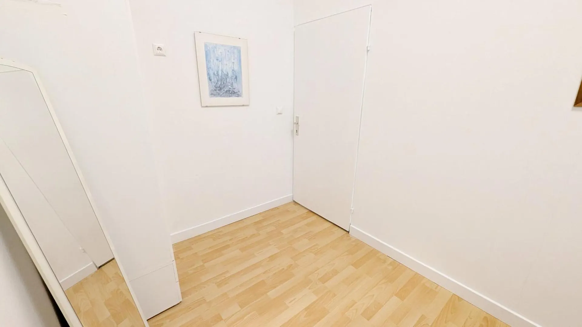 Comfortable Rooms In Lugner City Area Vienna Homestay