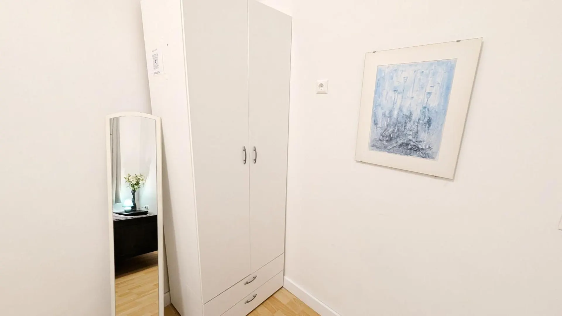 Comfortable Rooms In Lugner City Area Vienna 0*,  Austria